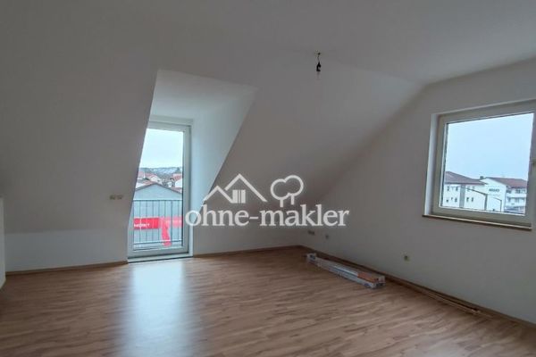 Drei Zimmer DG Wohnung mit Balkon zentral gelegen in Schwandorf