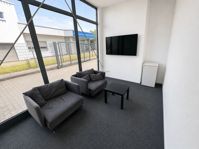 Büro/Aufenthalt Halle 1