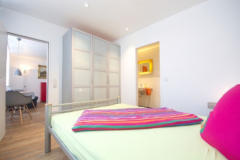 Modern und gut ausgestattete Ferienwohnung mit Internetzugang, gutes und ruhiges Wohnumfeld, Grenze Moers – 246e1db32bcd3c087787d85ad0fddd9c3cd51d37.jpg