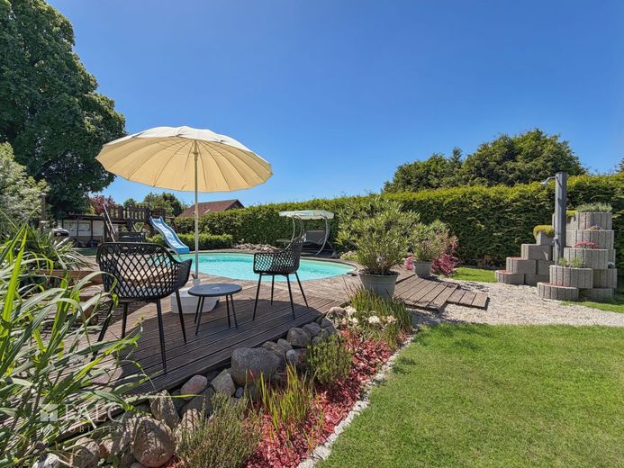 *Riserv.* Casa unifamiliare modernizzata con piscina e dotazioni di alta qualità. – Pool