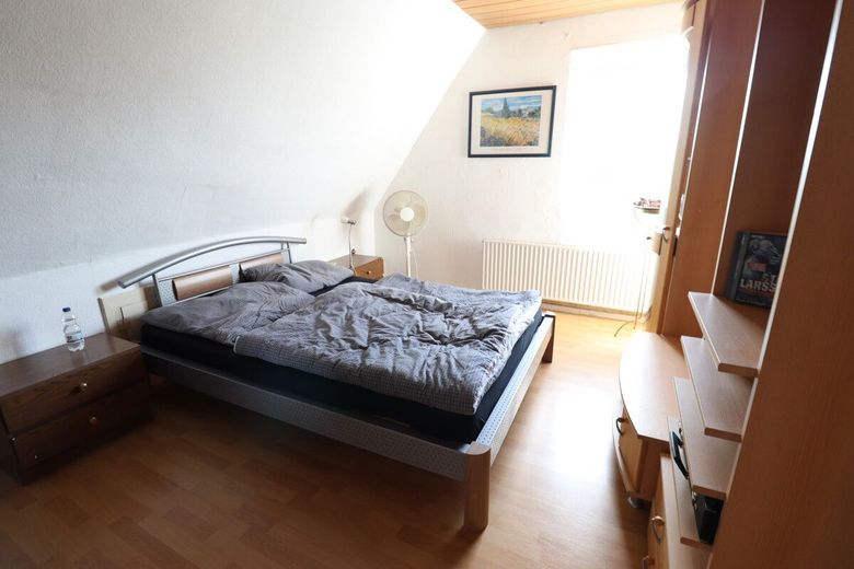 Charmantes Einfamilienhaus mit PV-Anlage und  viel Platz für die ganze Familie in Lehre ! – OG Schlafzimmer 2