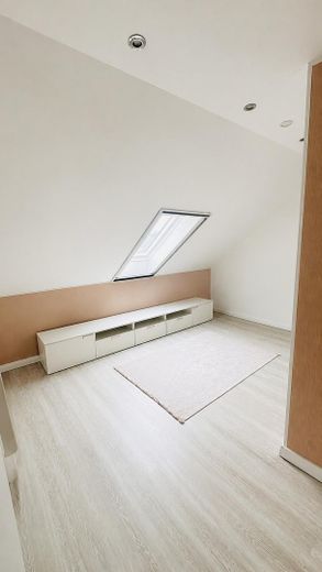 Casa unifamiliare modernizzata con 187 m² di superficie abitabile, 6 locali, garage e giardino, senza intermediario – Flur OG
