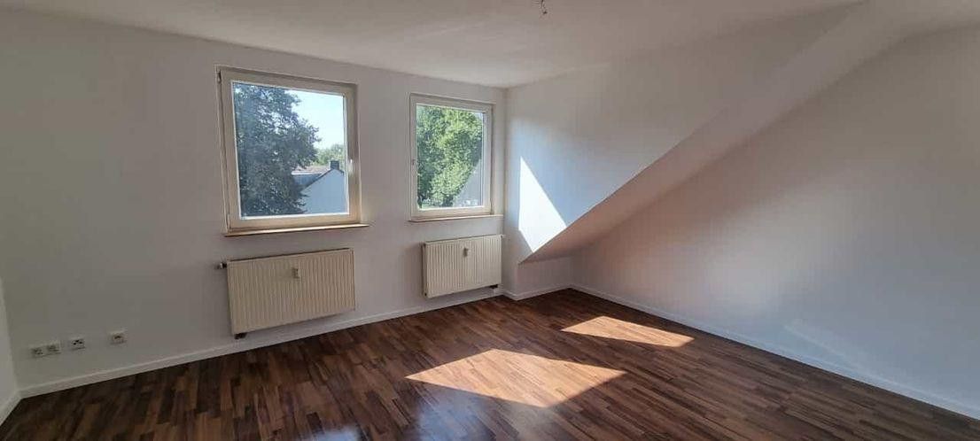 Beautiful, quietly located apartment with three rooms in Dortmund-Wambel – Wohnzimmer