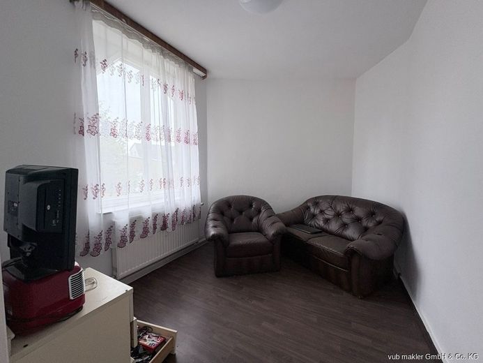 Zweifamilienhaus in Rehau mit großzügiger Wohnfläche und vielseitiger Nutzung – VUB0002431-11