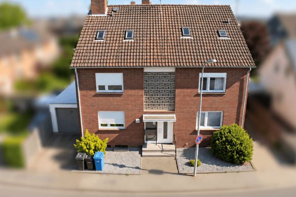 Casa plurifamiliare con 7 unità in posizione privilegiata a Leverkusen-Hitdorf – Completamente affittata e con rendimento superiore al 5%