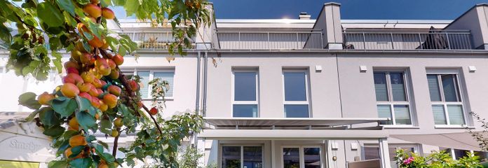 Modernes Reihenmittelhaus mit Garten und Dachterrasse in Berlin-Lichtenrade – Außenansicht