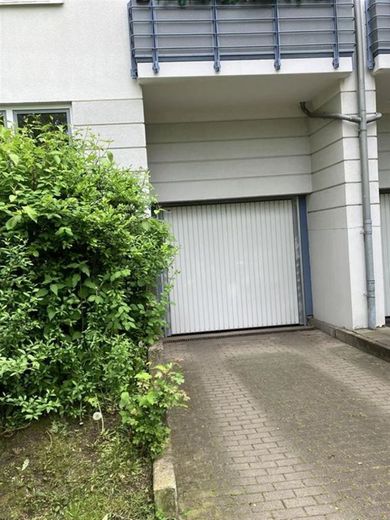 Zweitbezug! Große 3-Zimmer mit Tiefgarage, EBK, Balkon und Wanne am See! – Einfahrt Tiefgarage