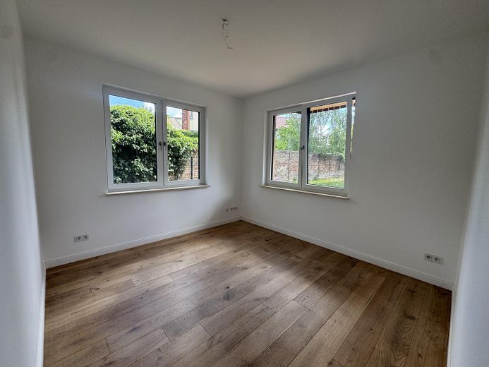 Traumhafte 4 Raumwohnung mit großem Garten in einer Villa – Foto 21