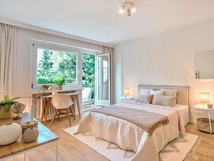 Schlafzimmer + Balkon