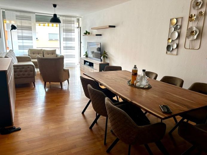 Bezugsfreie Eigentumswohnung mit Balkon und Stellplatz – Foto 1