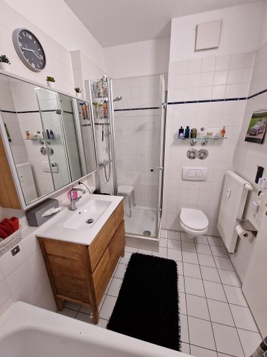 Bad mit WC,Wanne,Dusche (2)