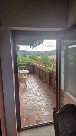 Detached house Oberderdingen – Wohnzimmer mit Balkon