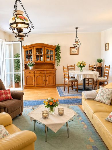 Ein Hauch von Süden - schöne 3-Zimmer-Wohnung – Wohn-Essbereich