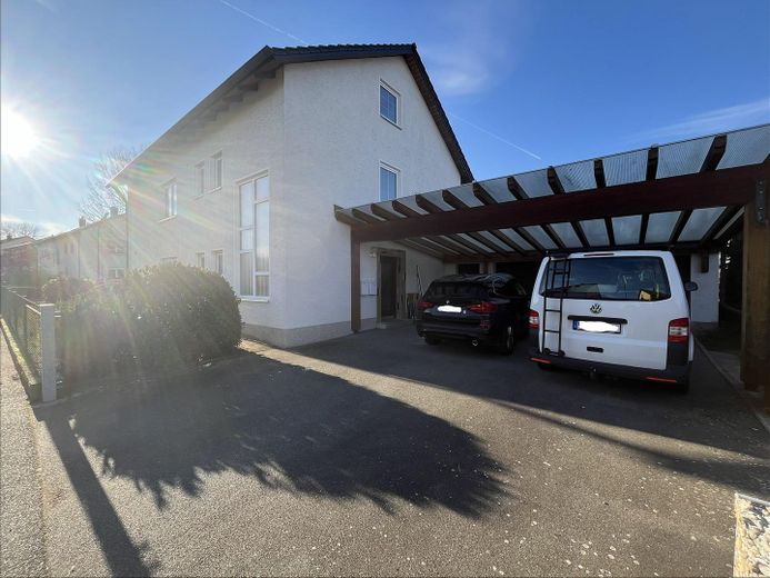 Hochwertig renoviertes Zweifamilienhaus – Aussenansicht