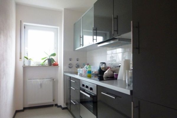 Gut ausgestattete und schöne helle 2 Zimmerwohnung mit Balkon und Stellplatz