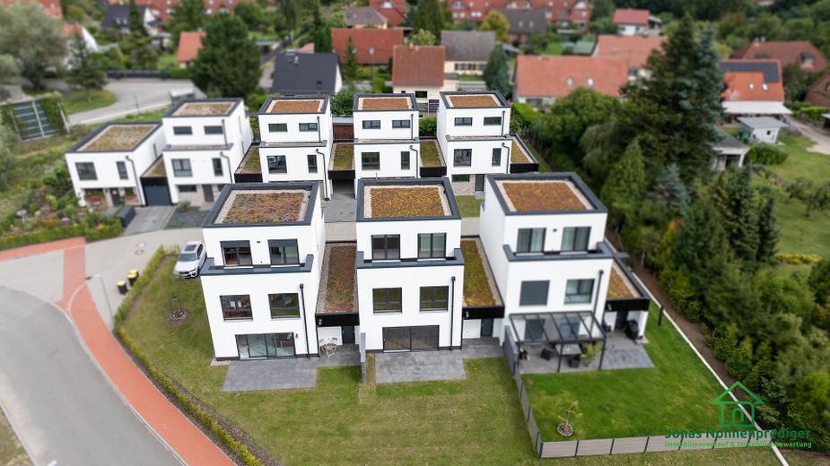 Modernes Reihenhaus mit Garage zum Erstbezug 3-Geschosse – Foto 1