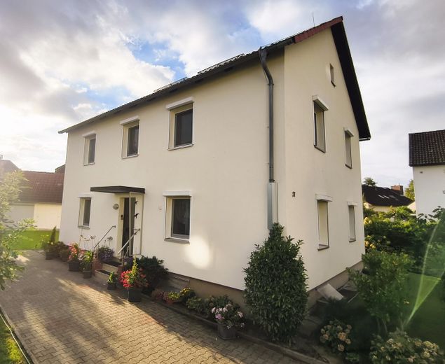 Freistehendes Zweifamilienhaus in Rumpenheim 7,5 Zimmer, 3 Bäder, gr. Garten, Garage, Ausbau möglich – Haus Eingang