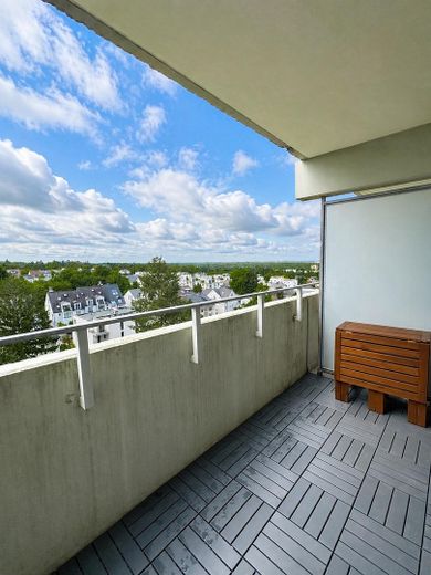 VANAF AUG 2027: Stijlvol gemeubileerd appartement | Tijdelijk wonen | Gemeubileerd wonen in Sachsenhausen – Balkon