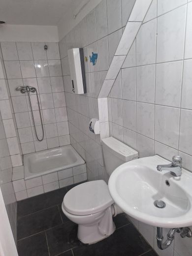 Dachgeschosswohnung in Hochfeld – Bad mit Dusche
