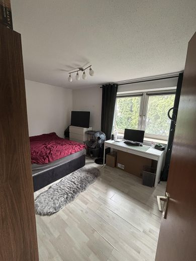 3 Zimmer Wohnung mit Balkon NUR mit WBS – Schlafzimmer