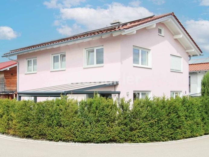 Creme de la Creme: Neuwertiges Einfamilienhaus mit 2 Einfahrten, eine Garage, PV und Solaranlage – Foto 1