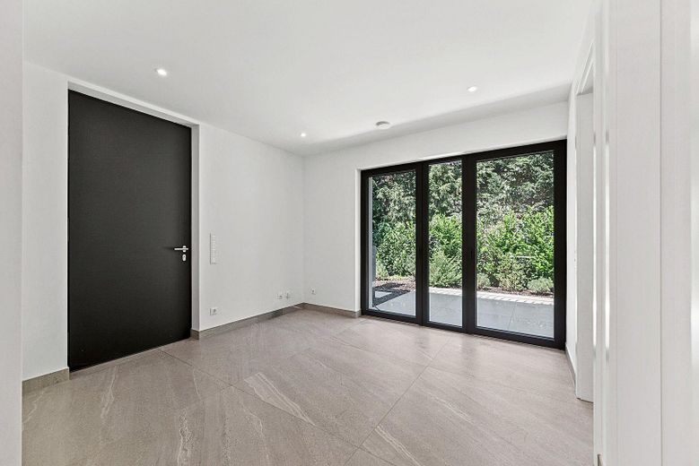 Komfortable idyllische Wohlfühloase / Erstbezug - fertiggestellt! – Einladendes Foyer mit Terrasse