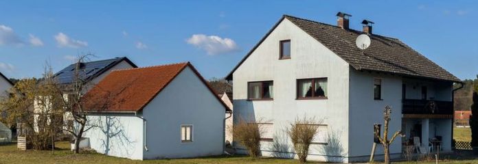 Großzügiges Zweifamilienhaus mit 2.700 m² Grundstück und Entwicklungsmöglichkeiten bei Pleinfeld
