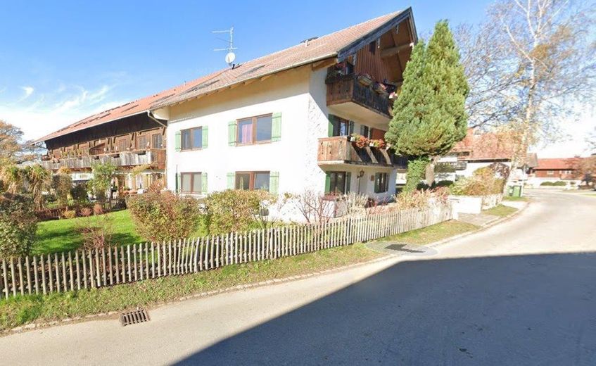Schöne 3,5-Zimmer Wohnung mit Balkon in Königsdorf-Osterhofen – Hausansicht