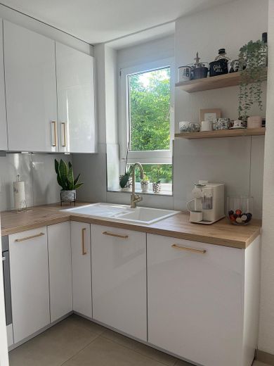 Attraktive und moderne 4-Zimmer Wohnung in begehrter Wohnlage – Photo 1