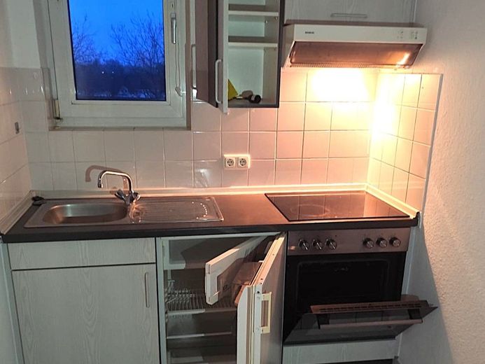 Warum noch Miete zahlen ? Einzimmerwohnung im Herzen von Rotenburg – Küche