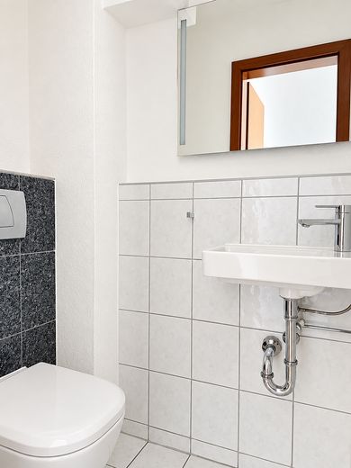 Wohnen auf zwei Ebenen – Maisonette mit hochwertiger Ausstattung und 3 Stellplätzen – WC