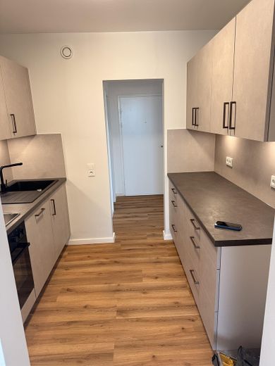 Erstbezug nach Renovierung – Moderne 3-Zimmer-Wohnung mit Balkon und traumhaftem Ausblick Saarlouis – Foto 1