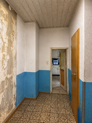 Şahıstan: Genişletme potansiyeline sahip ikiz ev ve ayrı bir ahır – Fotoğraf 14