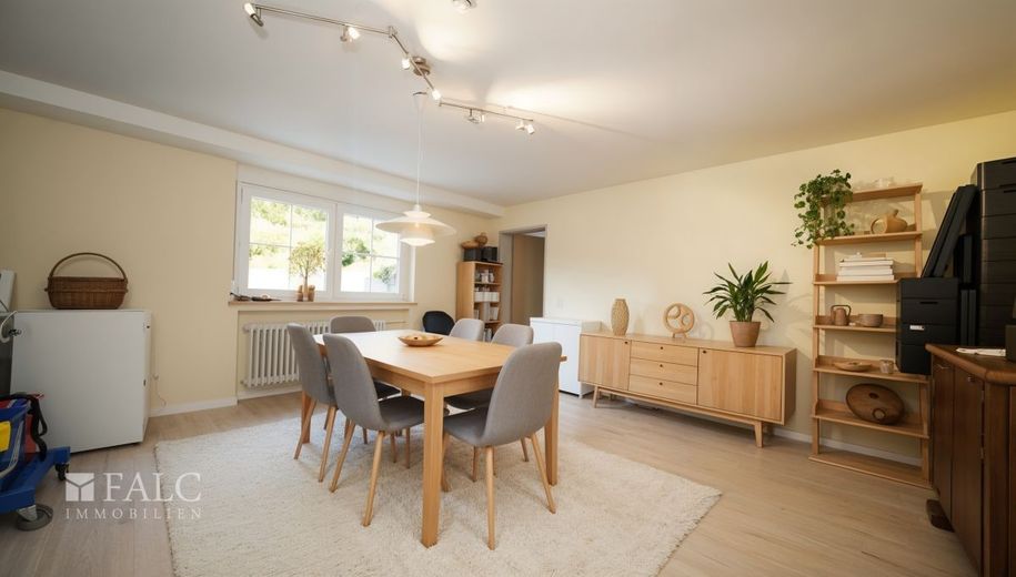 Geschäftsleute aufgepasst! Großzügiges Mietobjekt mit vielen Nutzungsmöglichkeiten - FALC Immobilien – gem. Essbereich (Vis.)