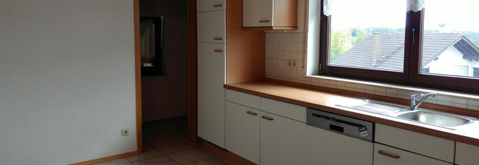 Küche mit Zugang Abstellraum