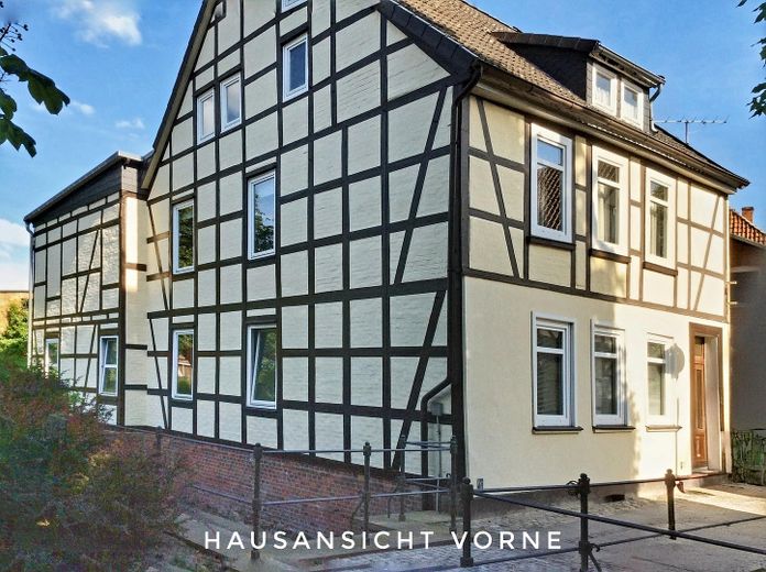 Maison à colombages avec cour intérieure, atelier et garage – vieille ville d’Uelzen, sans commission – Hausansicht vorne