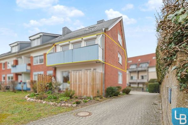 Your Retreat by the Sea: Apartment with Potential in the Center of Heikendorf