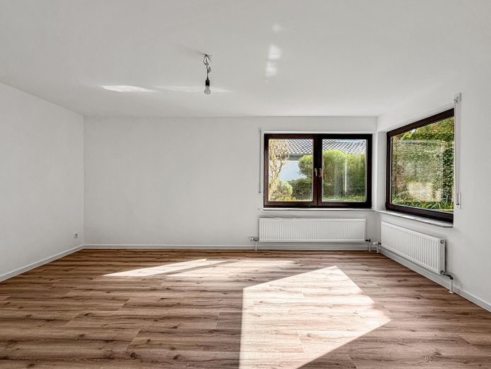 Heilbronn-Ost Bestlage: Architektenhaus mit Einliegerwohnung & Garten – Einliegerwohnung Wohnzimmer