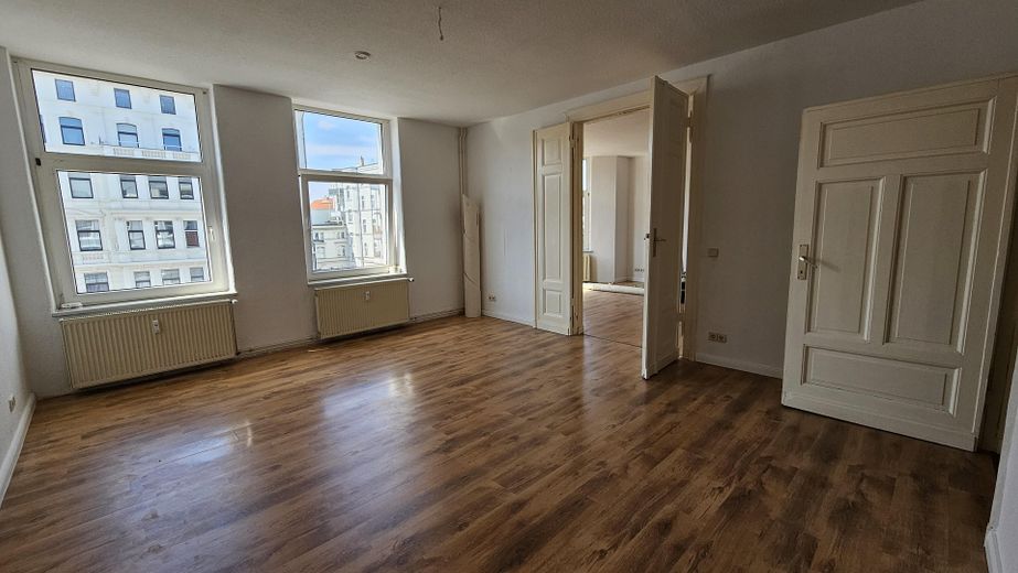 Großzügige 2 Zi WG-wohnung, große Wohn-EBK-Küche, zentrumsnah, sehr hell – Schlaf/ Kinderzimmer