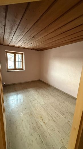 Viel Platz aufgeteilt in 2 Eigentumswohnungen in Chiemseenähe – EG Büro
