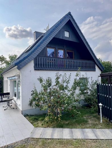 freistehendes Einfamilienhaus mit Garten, Pool, Sauna & Solarthermie – Foto 5