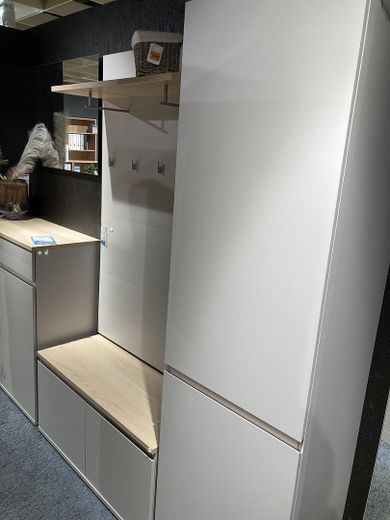 Obra nueva de 2 habitaciones en Feldmoching, amueblado y con balcón, primera ocupación – Garderobe