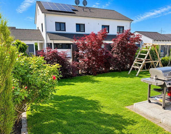 Moderne Doppelhaushälfte in Postau – 137 m² mit Garten, Terrasse & Garage – Foto 3