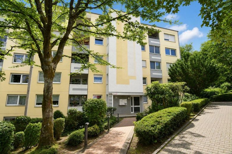 Fast wie im Penthouse - 3 Zi Wohnung + Stellplatz TG u. Wallbox. – Gepflegte Außenansicht