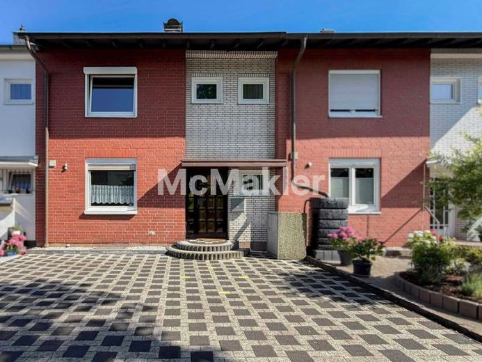 Gepflegtes Reihenmittelhaus mit Garten, Garage und ausgebautem Dachgeschoss in Köln-Pesch – Foto 1