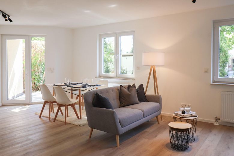 Appartamento completamente ristrutturato con cucina componibile, due terrazze ed esposizione a sud, da privato – Wohnzimmer