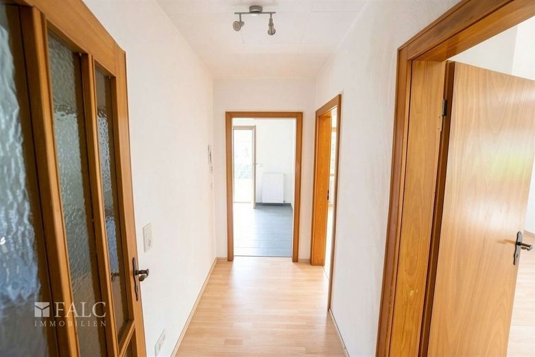 Familienhaus in ansprechender Lage (UKS) zu verkaufen! – Flur EG