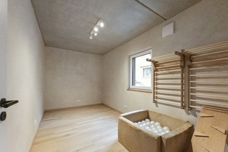 Casa unifamiliar de alta calidad 2023 | Patio privado dentro de la muralla | A+ | Sin comisión – Zimmer EG (Büro/Spiel)