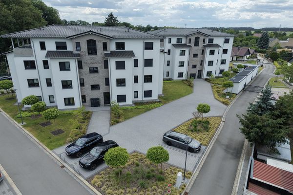 Moderne 4-Zimmer-EG-Wohnung mit überdachter Terrasse, Aufzug & Wärmepumpe