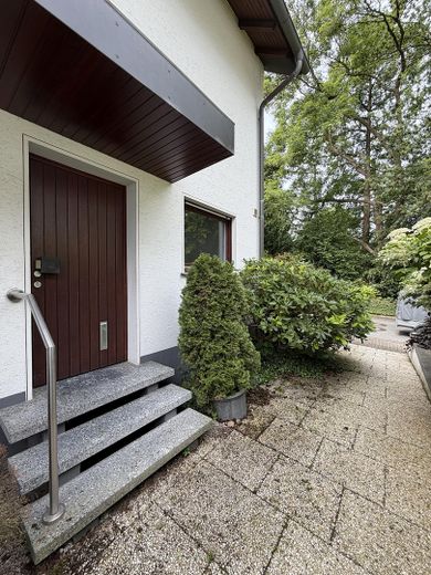 Yenilenmiş ikiz ev, garaj ve teras – Stieghorst – Eingang